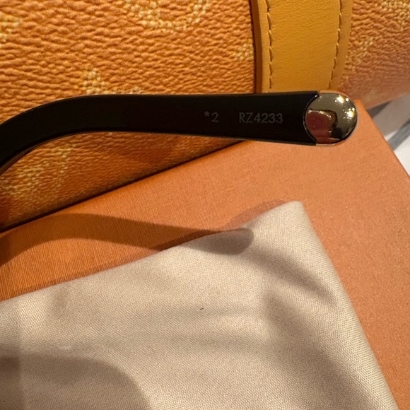 Loui vuitton cat eye sunglasses - Picture 11 of 14